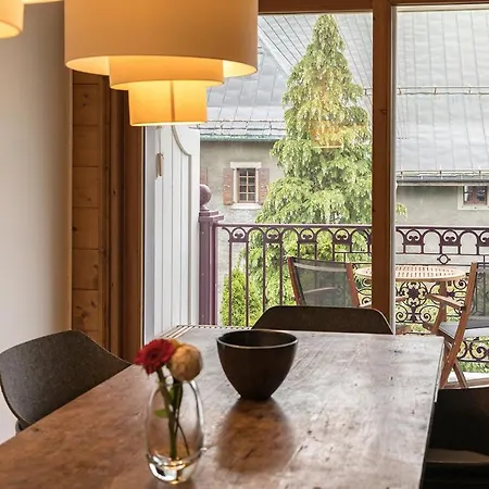Vallet 12 - Alpes Travel - Central - Sleeps 8 アパート